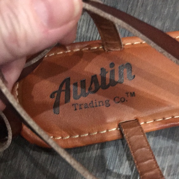 Austin Trading Co. Strappy Sandals - Picture 3 of 6